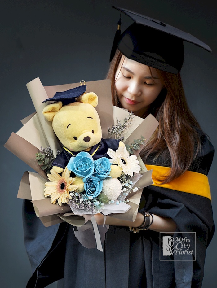 Pooh Bear Graduation Bouquet