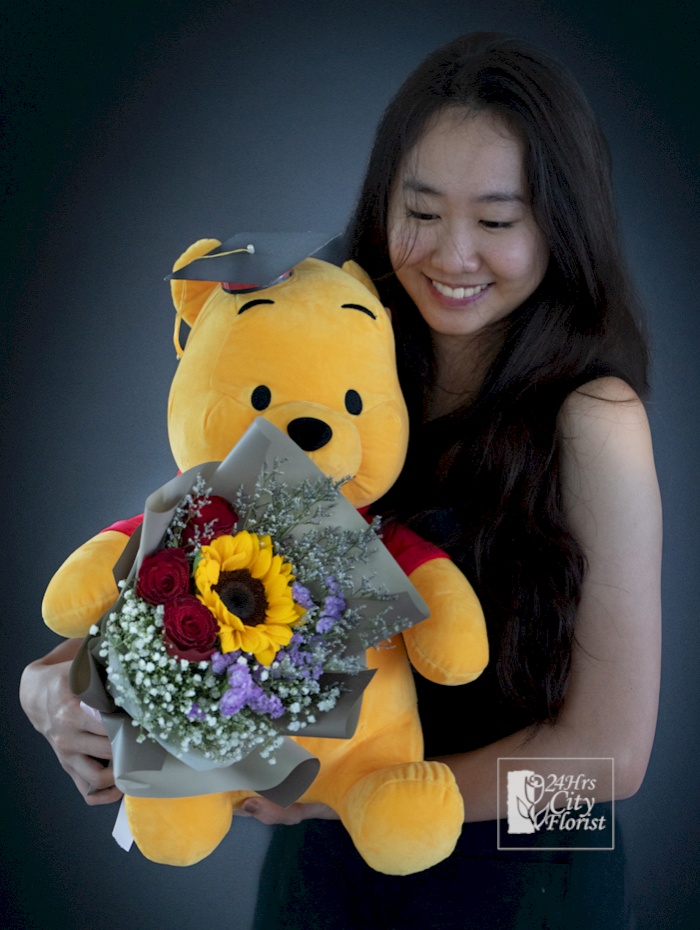 Pooh Bear Graduation Bouquet