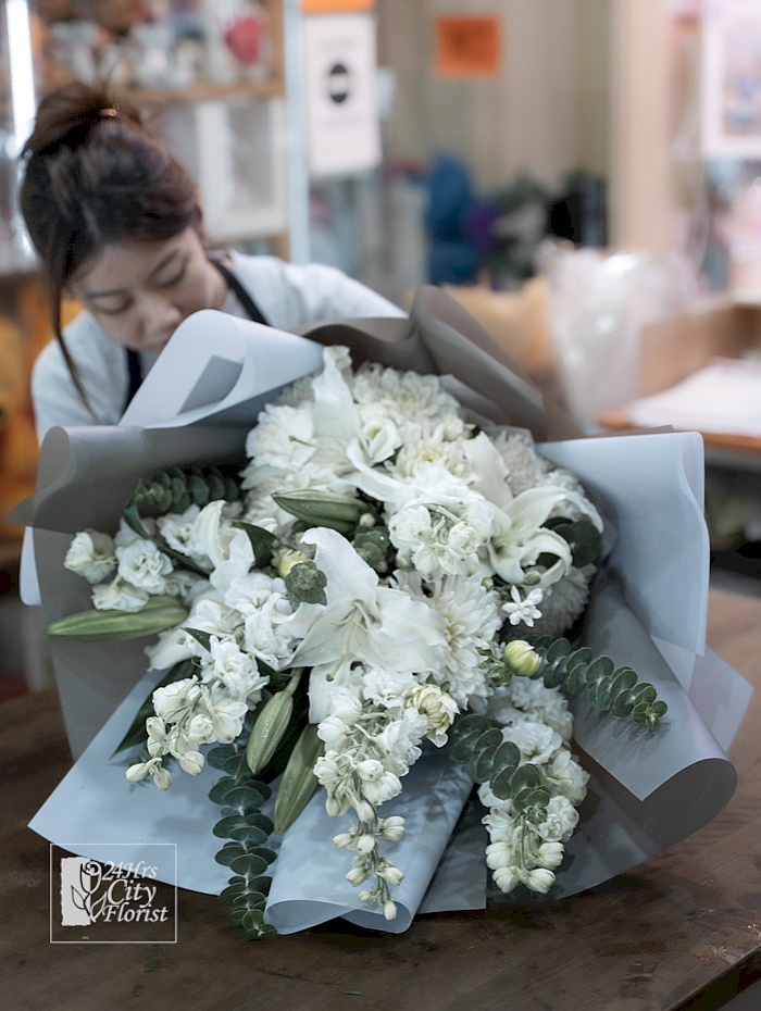 Roseleen - Large White Flower Bouquet