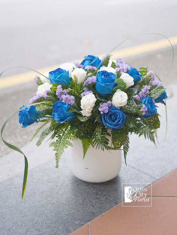 blue rose vase arrangement